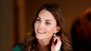 Herzogin Kate mit schönen Ohrringen mit Diamanten