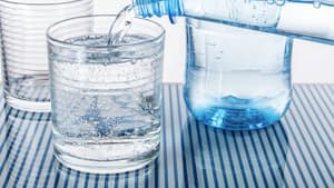 Wasser marsch: Viel trinken ist für alle Organe wichtig und macht uns frisch und munter.