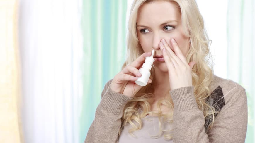 Nasenspray lindert die Beschwerden bei Schnupfen 
