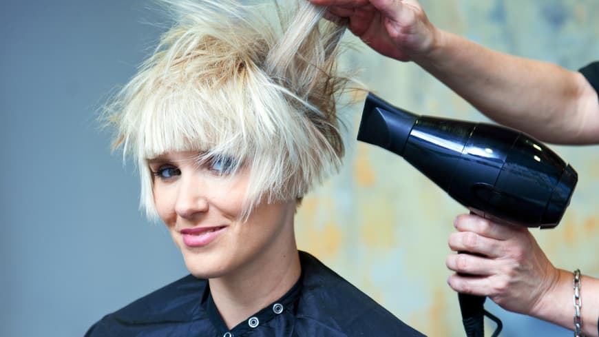 Fachliche und persönliche Beratung in einem gepflegten Salon machen einen guten Friseur aus
