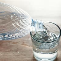 Viel Wasser trinken ist unabdingbar während der Fastentage