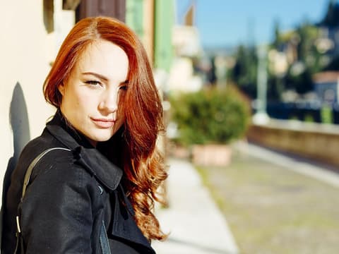 Ob Mahagoni, Kupfer oder Erdbeerrot: Erlaubt ist, was gefällt. Am besten den Friseur um Rat fragen.