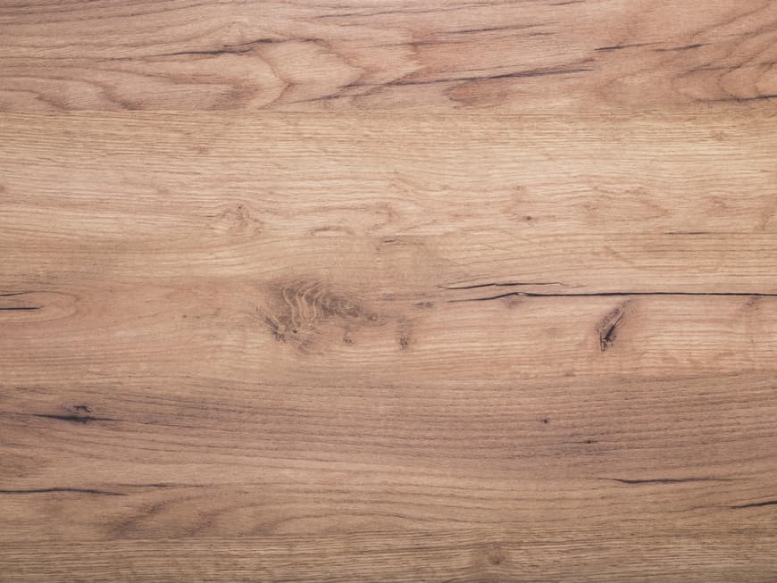 Holzflächen müssen speziell behandelt und gereinigt werden, um schönes Aussehen zu erhalten