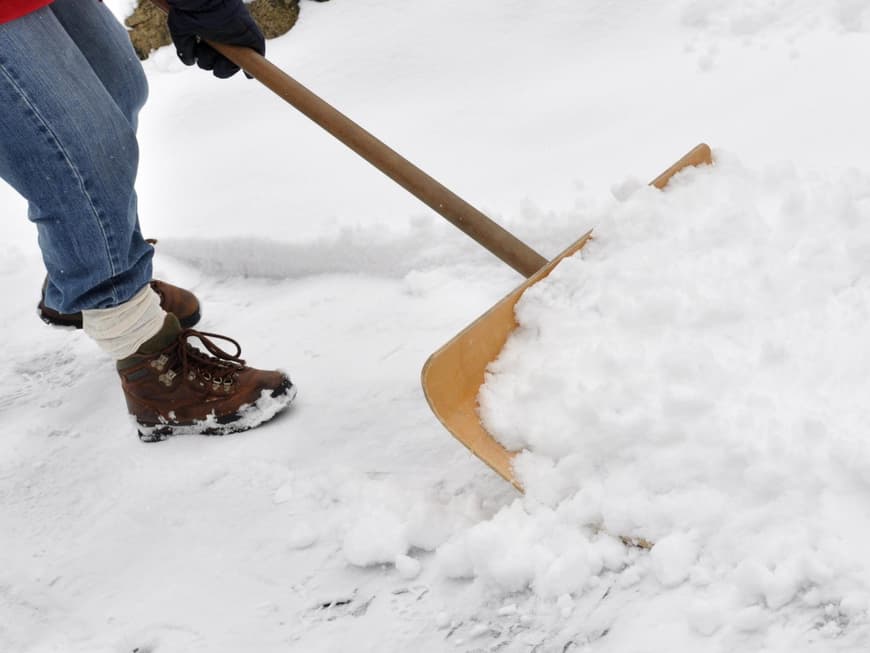 Wer wann im Winter Schnee räumen muss, regeln Vorschrifte und Gesetze