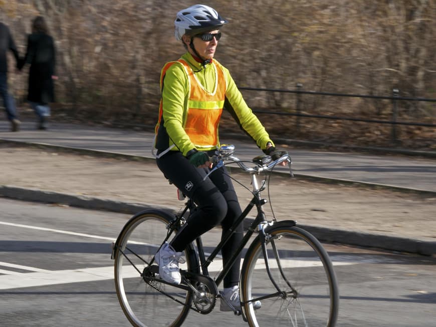 Leuchtende Westen sind der beste Schutz für Radfahrer bei Dunkelheit