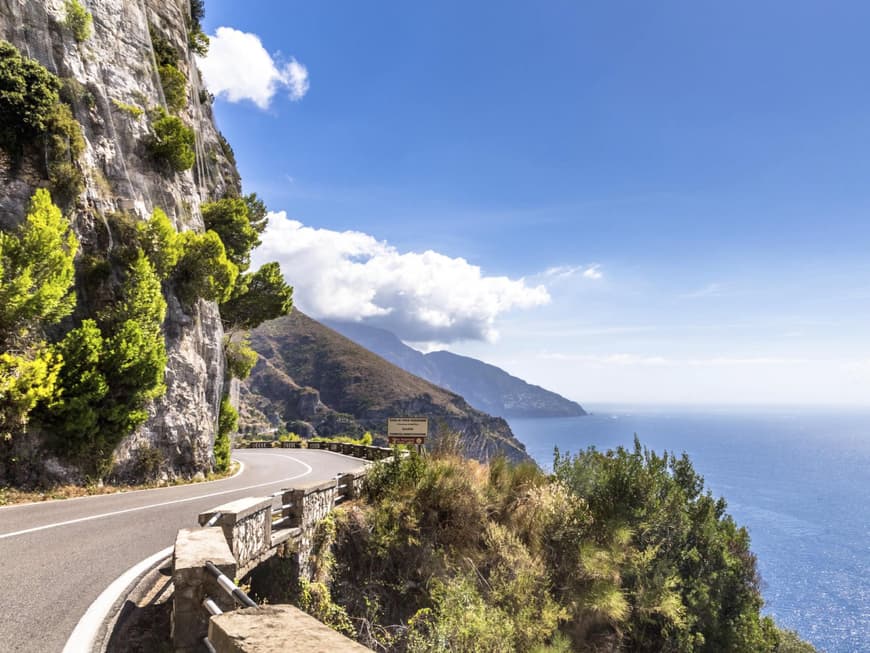 Die Amalfi-Küste: Meer, Sonne und traumhafte Straßen