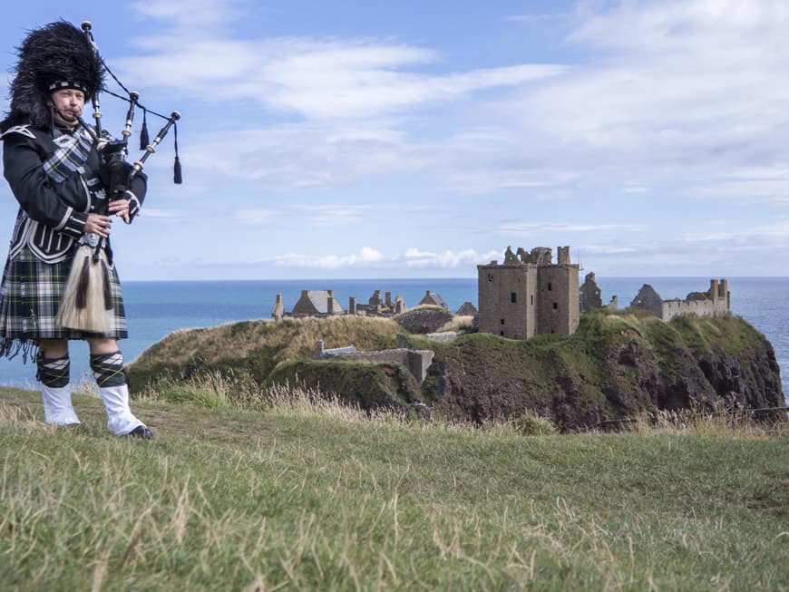 Kilt und die Dudelsack sind Stolz der Schotten und gehären zum Bild von Schottland