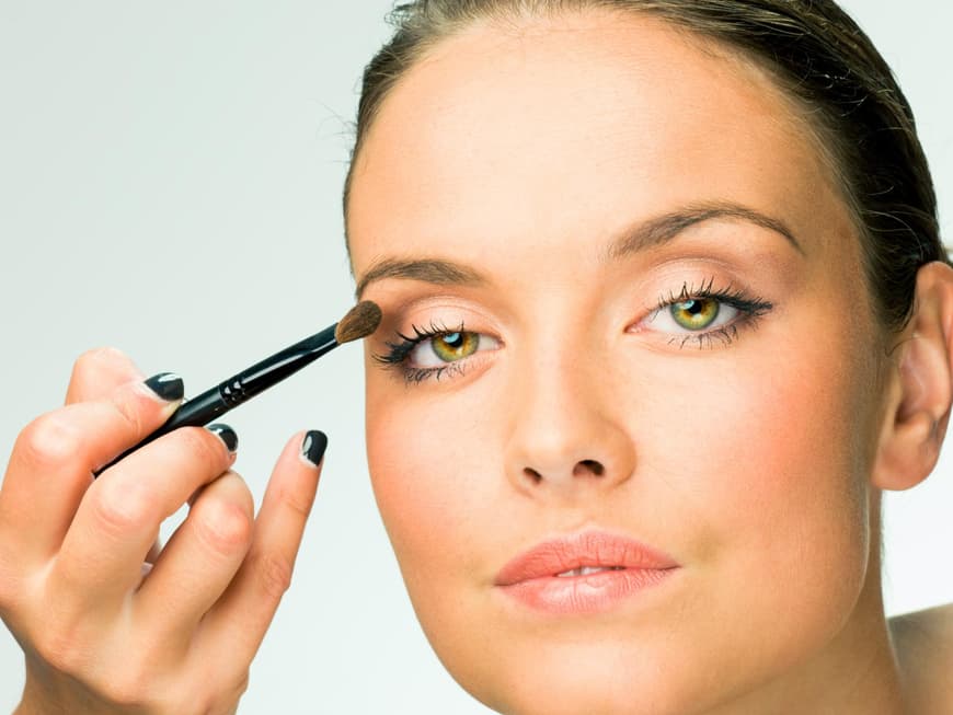 Wie Sie mit 40 + durch richtiges Make up jünger und frischer aussehen