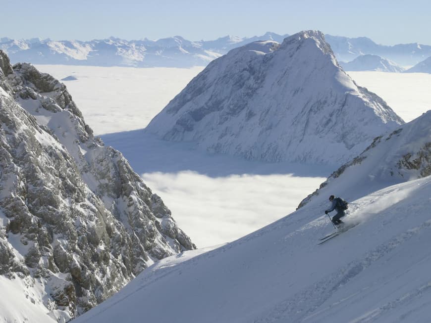 Auch in Deutschland gibt es tolle Skigebiete für Abfahrt oder Rodel