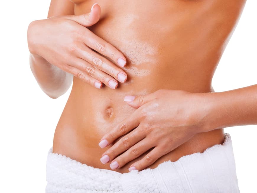 Massagen am Bauch sorgen für glatte Haut