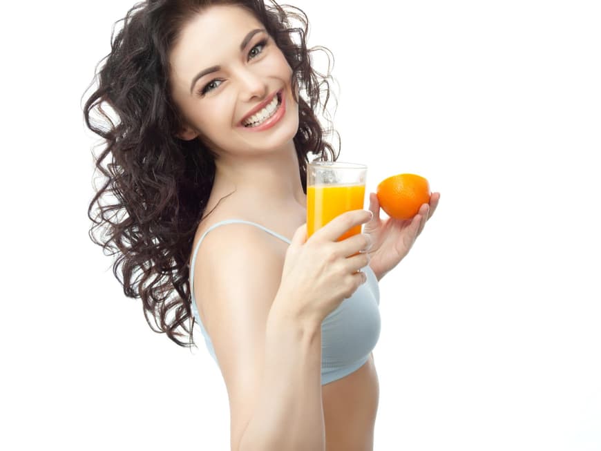 Besonders im Winter sind Vitamine wichtig, deshalb viel Orangensaft trinken