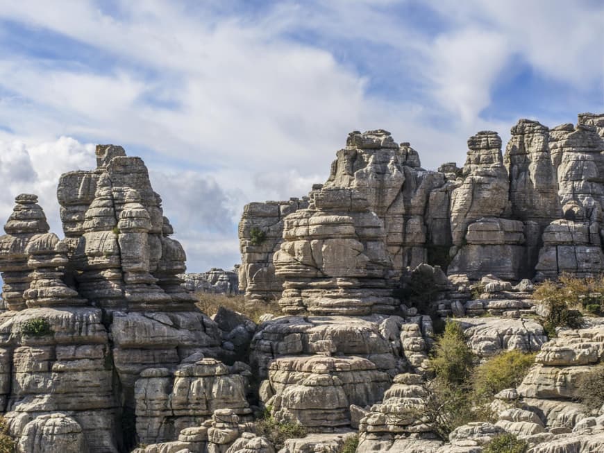 Die trockene Gegend Andalusiens ist felsig 