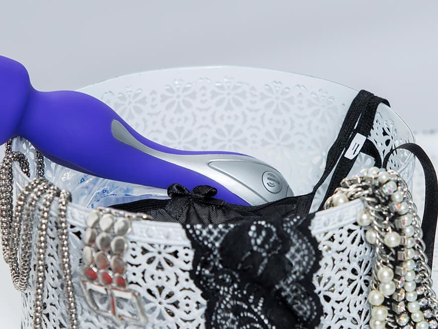 ORION Testerin über den GO SOFT USB Vibrator