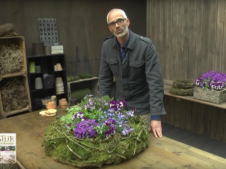 Floristmeister Klaus Wagener zeigt in seinem Buch „Naturwerkstatt“ tolle Dekorationen, die sich ganz einfach aus Zutaten aus der Natur kreieren lassen.
