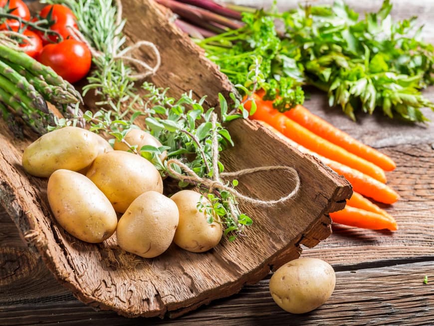 Kartoffeln und Gemüse sind eine perfekte Verbindung für die Alkaline-Diät