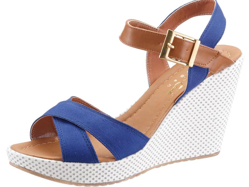 Schuhe mit Keilabsatz sind die idealen Shoppingbegleiter