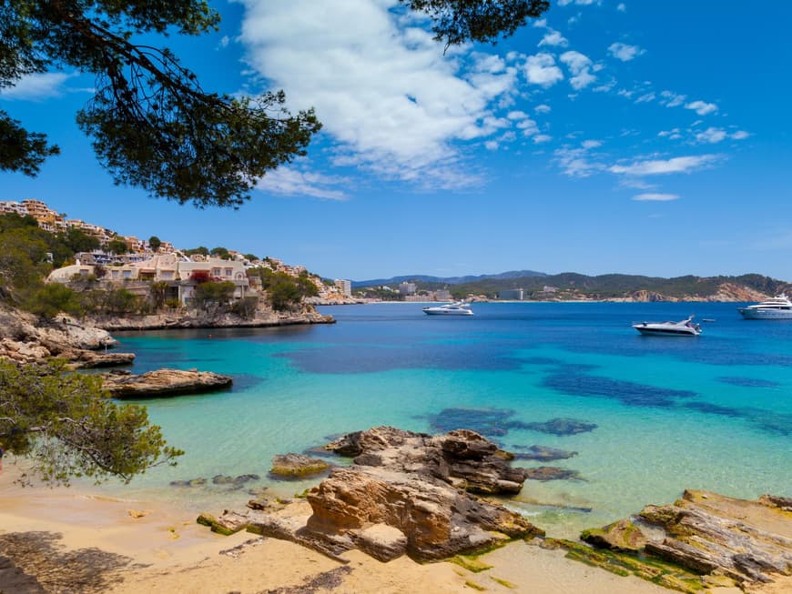 Cala Fornells im Westen der Insel