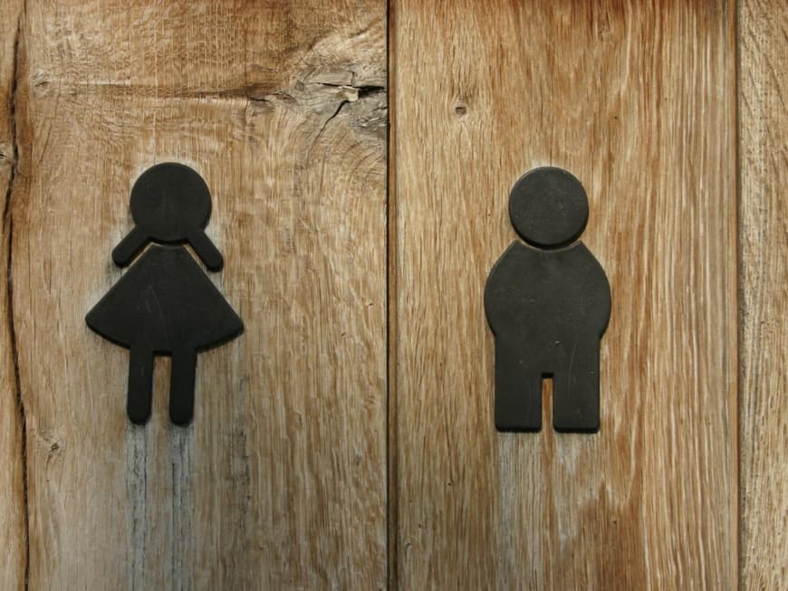 Der Toilettengang sollte im Hocken statt im Sitzen absolviert werden