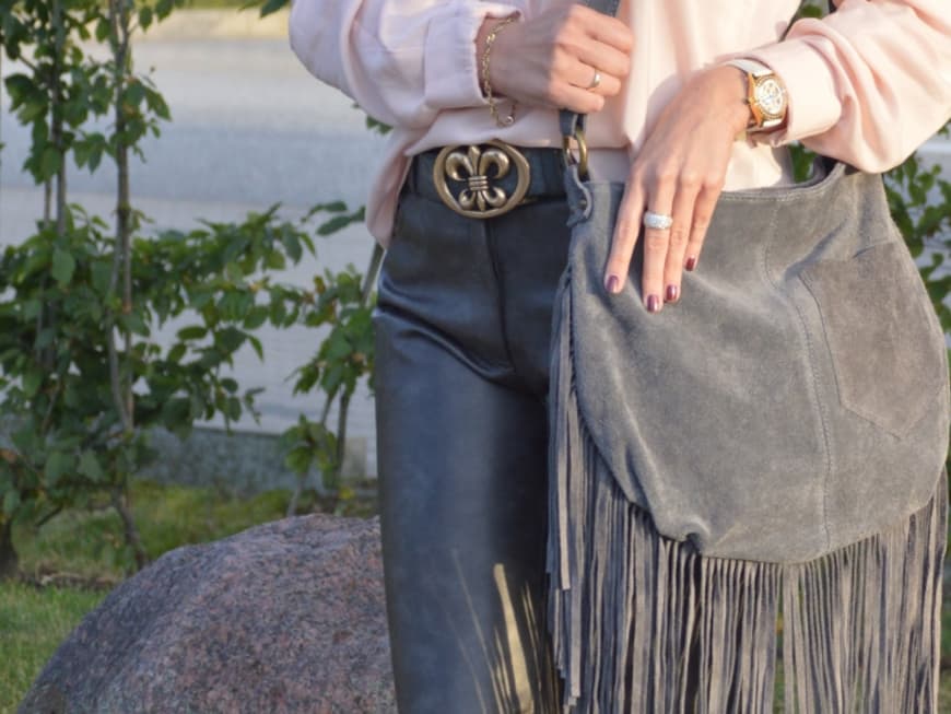 Trend Fransentasche: Modebloggerin Ari Sunshine wollte sich erst gegen die modische Wiederauflage wehren.