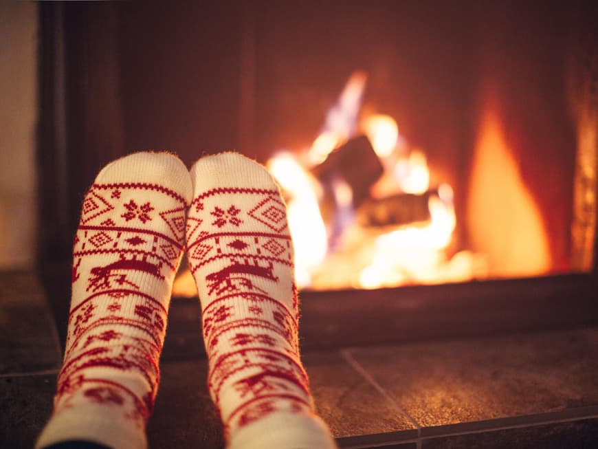 Kaminfeuer heizt uns im Winter wunderbar ein