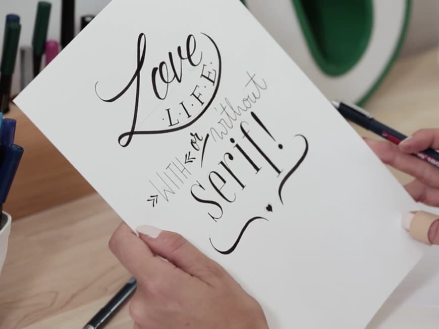 Die besten Tricks für Ihr erstes eigenes Handlettering-Design verrät Hannah Ihnen im Video-Tutorial.