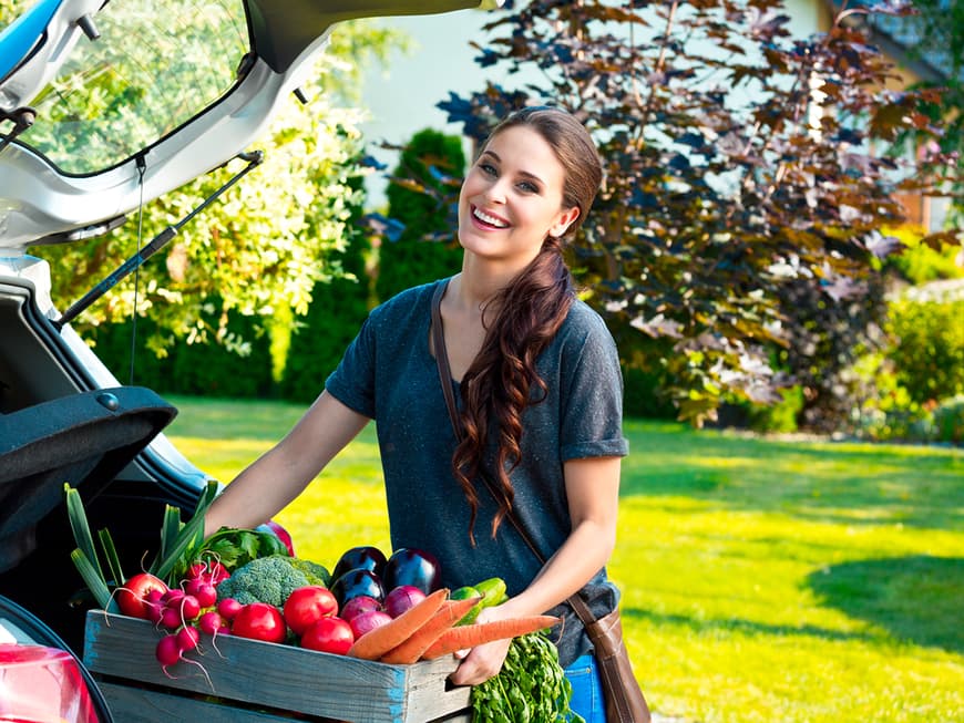 Sich für eine vegane Lebensweise zu entscheiden hat Vor- und Nachteile. Welche das sind, erklären wir.