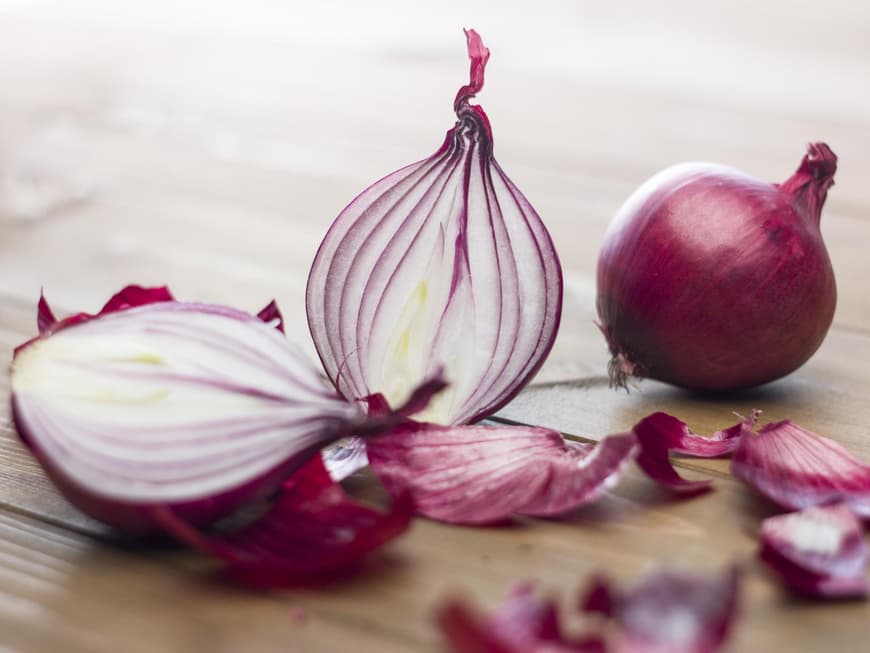 Die Zwiebel gilt als Klassiker in der Naturmedizin