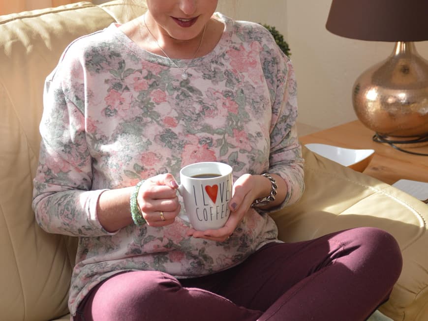 Der Wohlfühl-Look mit Blumenprint zur Sweat-Hose bringt den Frühling nach Hause.