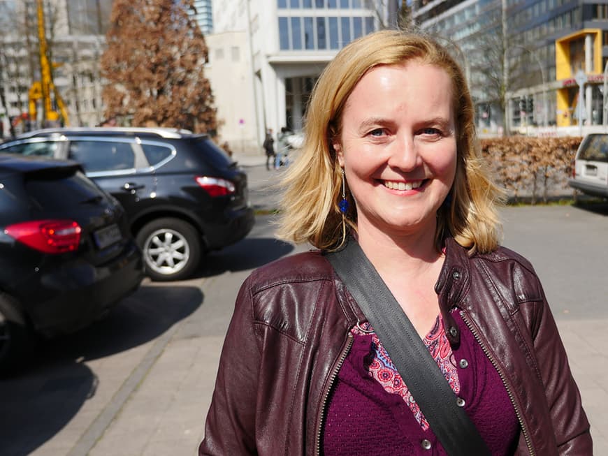 Geld allein macht nicht glücklich, meint die 53-jährige Angelika.