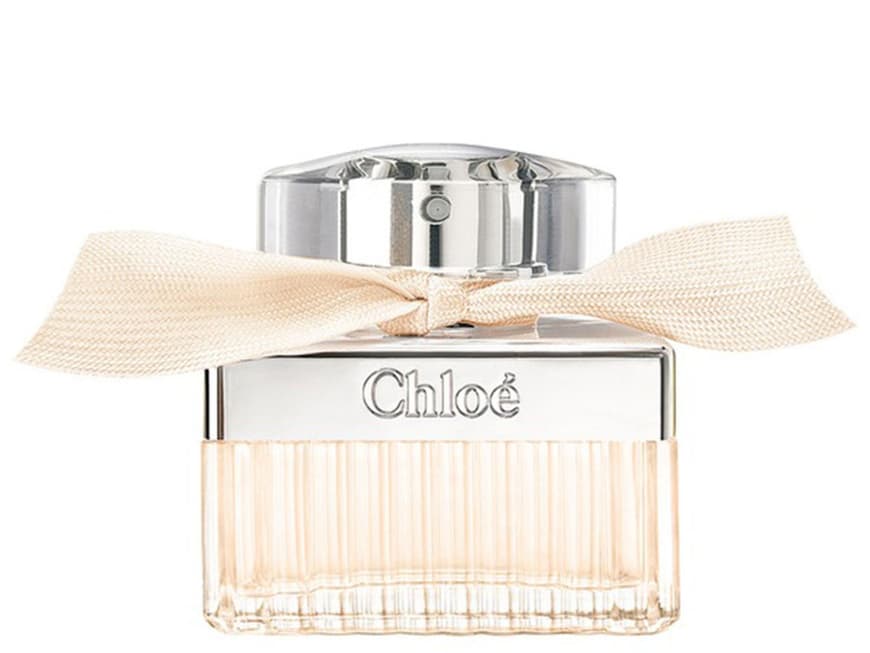 Hier ist der Name Programm: Die wertvollsten Ingredienzen der Blumen vereint Chloé in diesem Duft mit Eisenkraut, Rosen und Kirschblüten. Chloé Fleur de Parfum, ca. 60,99 €