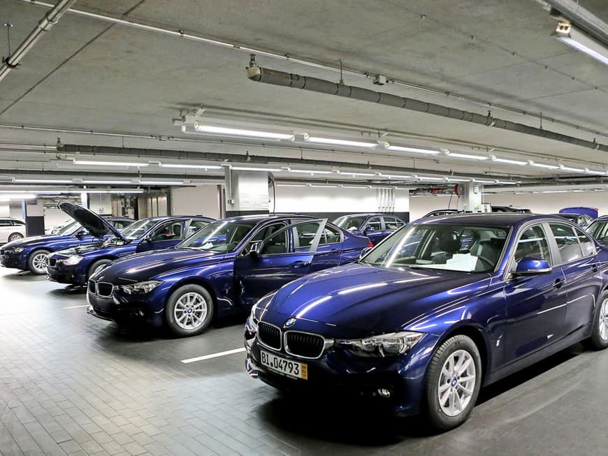 Sportlichkeit trifft auf Klimaschutz: Insgesamt 25 nagelneue BMW 330e iPerformance waren unter den attraktiven Gewinnen der Weihnachts-Sonderverlosung der Deutschen Fernsehlotterie.