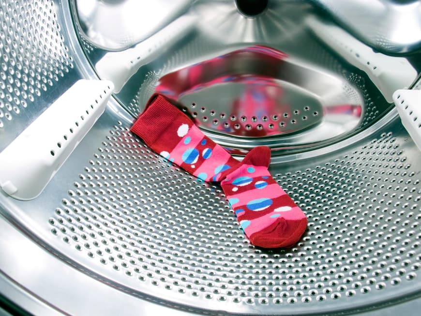 Einzelne Socke in der Waschmaschine