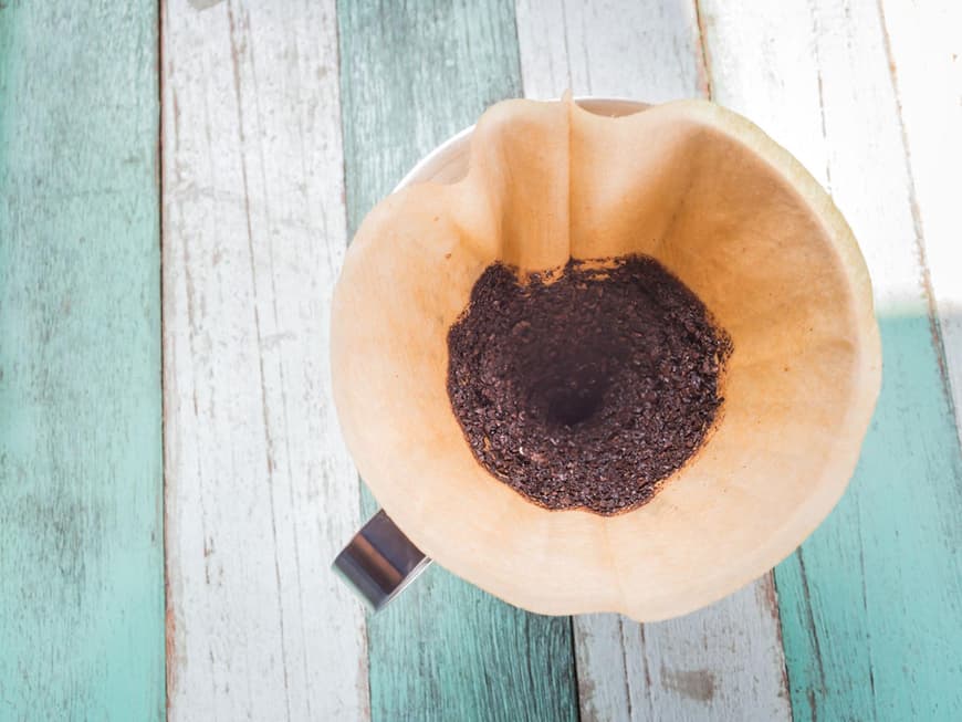 Kaffeepulver in einem Filter
