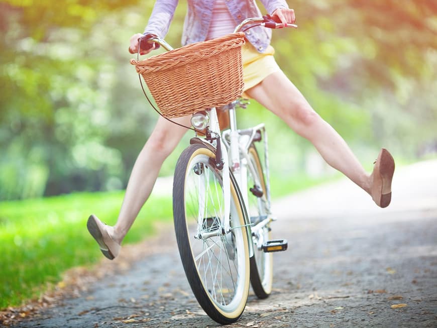 Frau auf Fahrrad