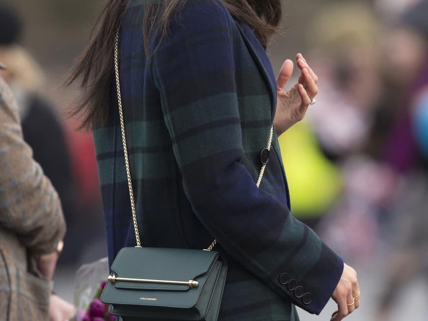 Meghan Markle in Schottland mit einem karierten Mantel