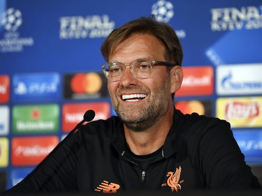 Jürgen Klopp mit vollem Haar und extra weißen Zähnen