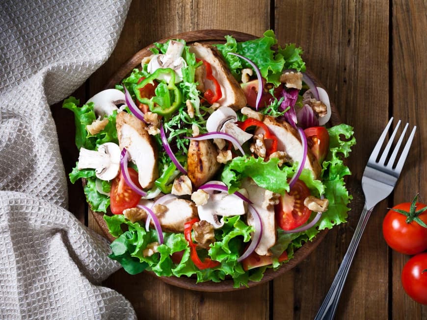 Einfache Salate zum Sattessen mit max. 300 Kalorien – Skinny Salads