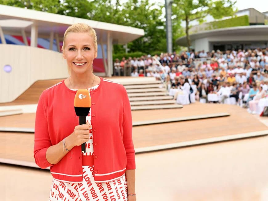 Andrea Kiewel moderiert den „ZDR-Fernsehgarten“  