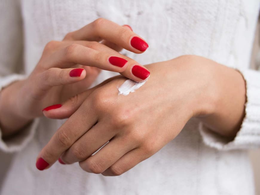 Im Idealfall sollte die beste Handcreme perfekt auf die Bedürfnisse unserer Haut abgestimmt sein