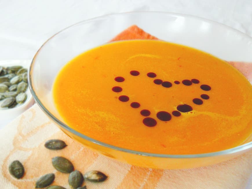 Rezept Süßkartoffel-Kürbis-Suppe mit frischem Knoblauchbrot