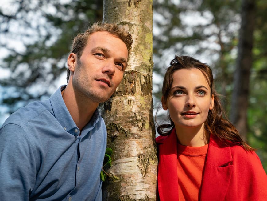 Paula Schramm und Max Woelky im ZDF Herzkino: „Inga Lindström: Die andere Tochter“ 