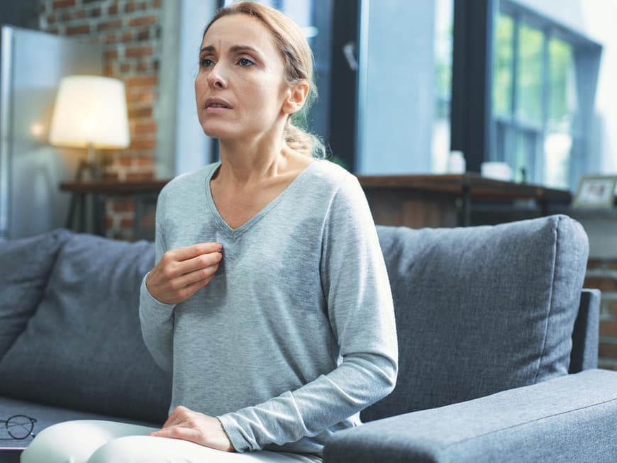 Wechseljahre mit 40? Bei einigen Frauen setzen die Symptome früher ein. 