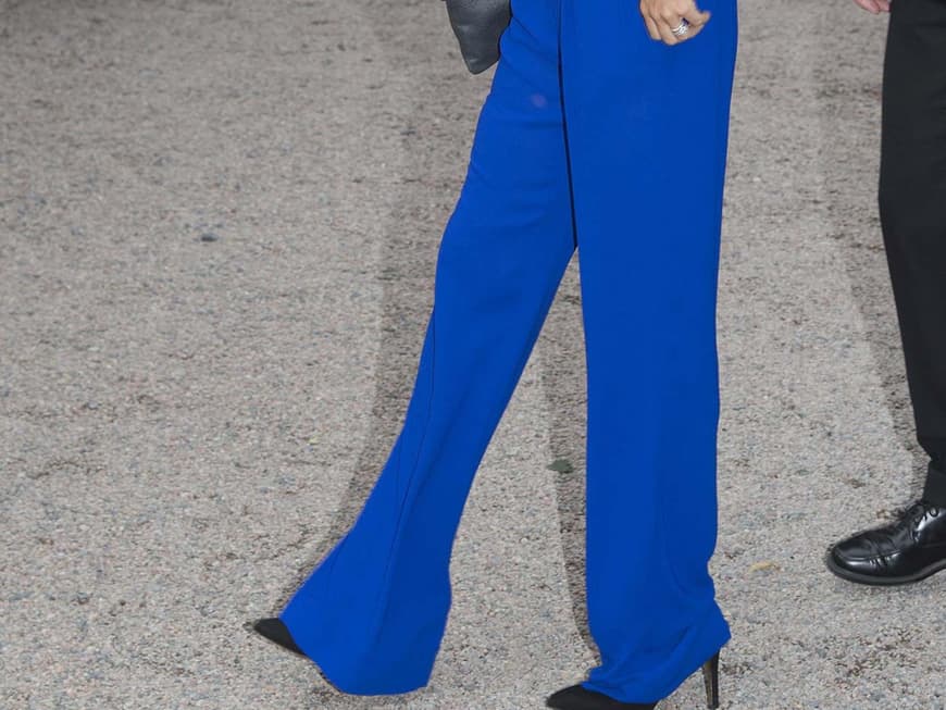 Prinzessin Sofia im blauen Jumpsuit