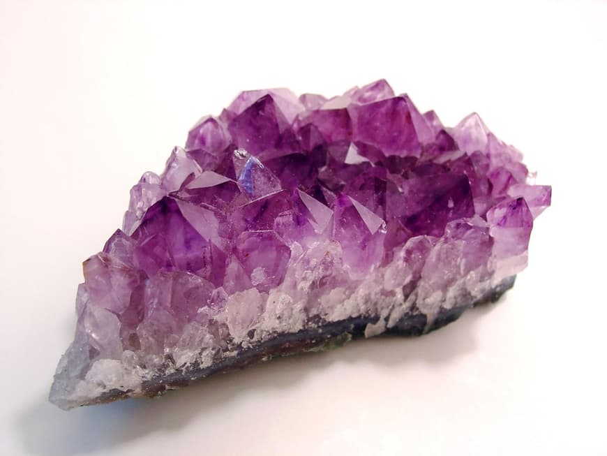 Der Amethyst wird als Heilstein dem Sternzeichen Schütze zugeordnet