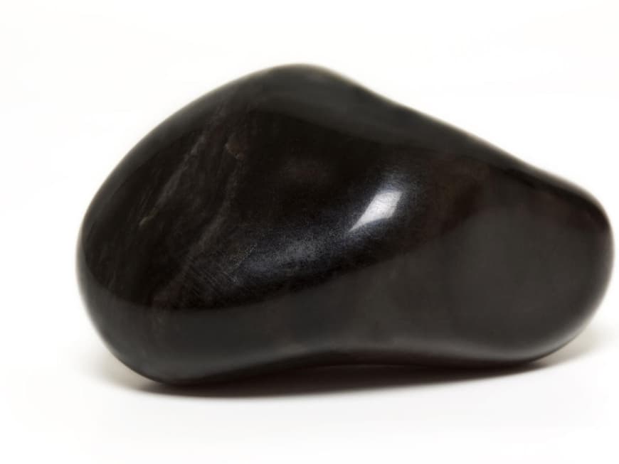 Der Onyx wird als Heilstein dem Sternzeichen Steinbock zugeordnet