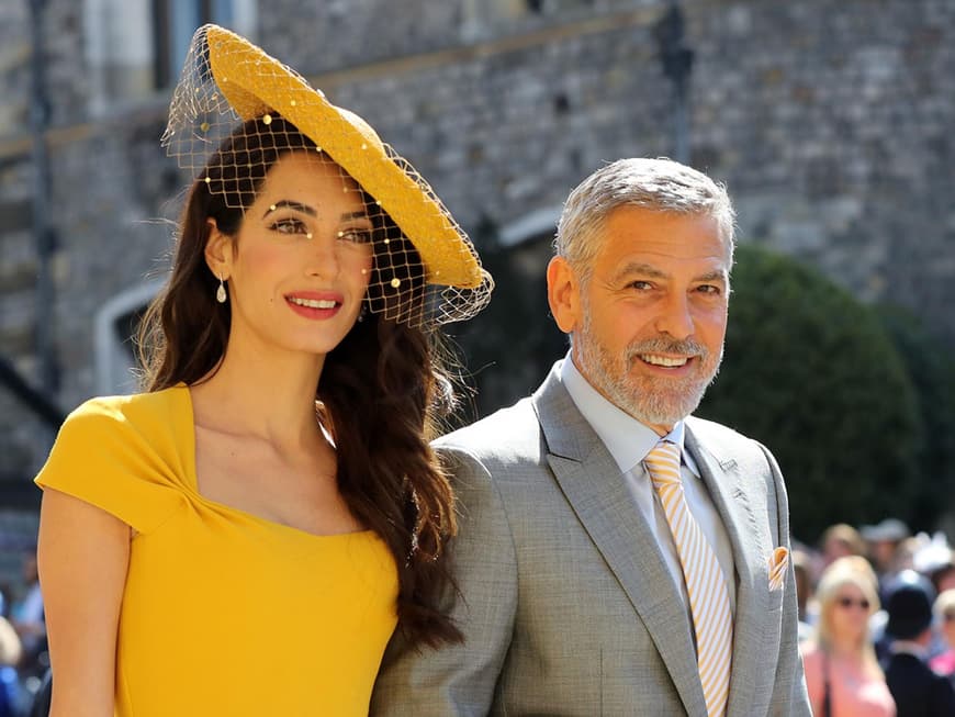Amal und George Clooney sind gut mit Prinz Harry und seiner Meghan befreundet, waren Gäste auf ihrer Hochzeit in London.