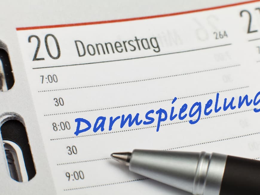 Künftig sollen Versicherte im entsprechenden Alter eine Einladung zur Darmkrebsvorsorge erhalten.