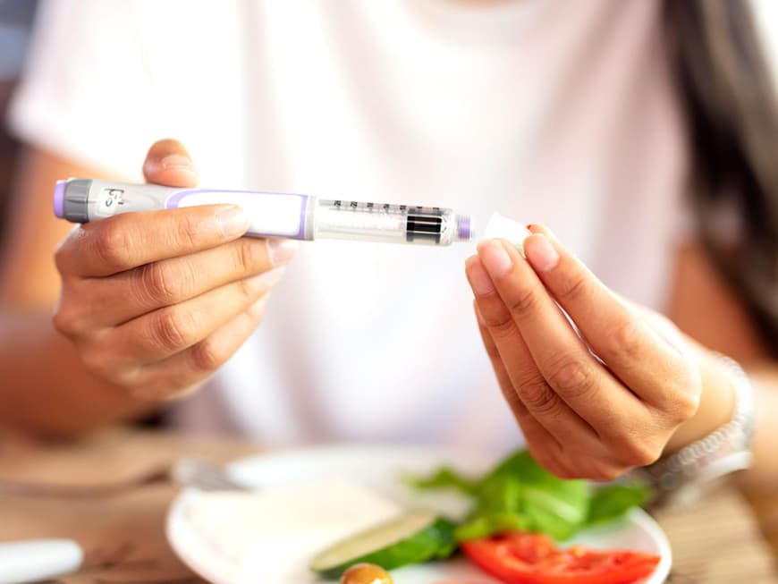Wer sein Diabetes-Risiko verringern möchte, sollte auf ballaststoffreiche Nahrungsmittel setzen und ausreichend schlafen.