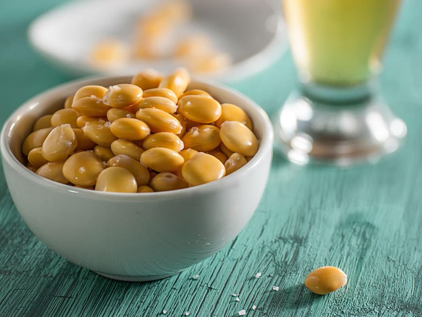 In Portugal werden eingelegte Süßlupinenkerne als Snack gereicht.