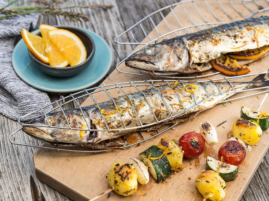 Wer Fisch grillen möchte, sollte einige Tipps beachten.